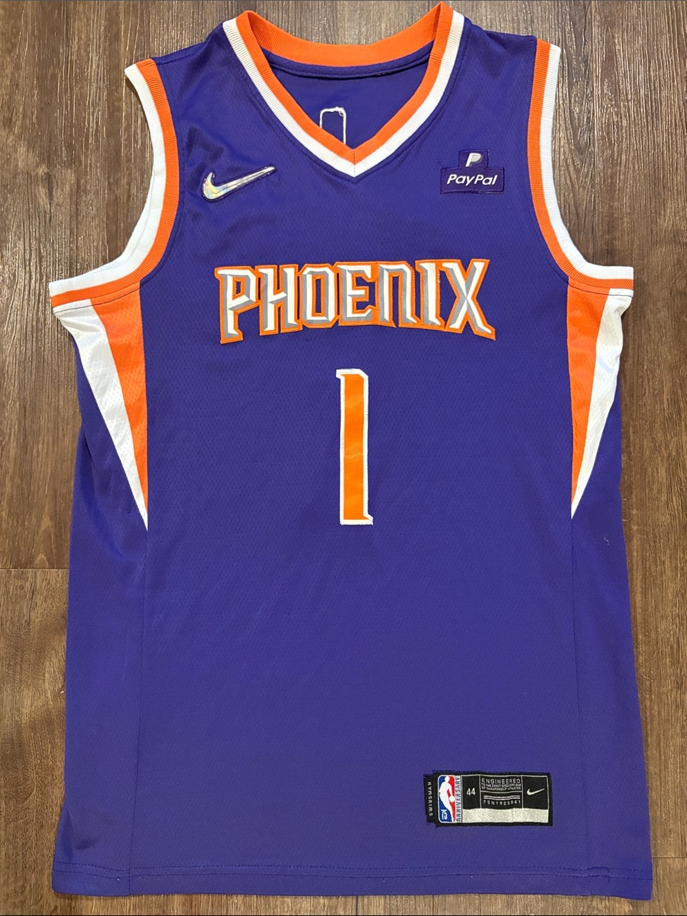 Nike Phoenix Suns Devin Booker men’s medium jersey